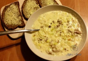 fertige Käse-Lauch Suppe mit Hackfleisch