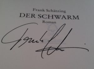 Signiertes Exemplar von Frank Schätzing der Schwarm