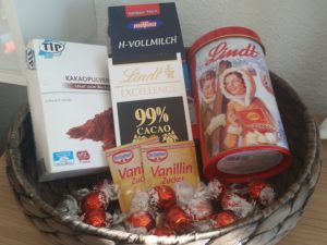 Heiße Schokolade - Hot Chocolate Zutaten mit Lindt Lindor Pralinen