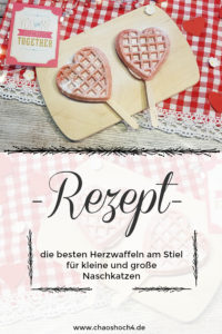 Pinterest Pin zum pinnen des Rezepts für rosa Herzwaffeln am Stiel