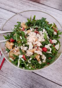 mediterraner Tortellinisalat fuer den Grillabend mit Freunden