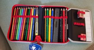 befuelltes Federmaeppchen aus dem Scout Schulranzen Alpha Bat Set