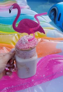 Flamingo Freakshake - der Milchshake mit dem Donut Extra