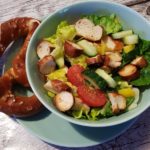 sommerlicher Brezelsalat perfekt fuer heiße Sommertage