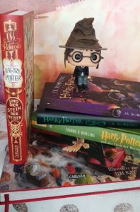 Harry Potter und der Stein der Weisen in unterschiedlichen Ausgaben