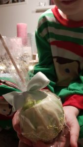 Rezept fuer Schokoladenäpfel wie vom Weihnachtsmarkt im der Grinch Style