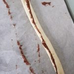 Teigabschnitt fuer Nutella Schnecken zusammenlegen