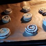 Zusammengerollte Nutellaschnecken im Backofen backen