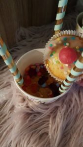 Mini Konfetti Muffin fuer die Heißluftballons zum Geburtstag