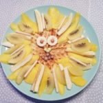 gesunde Skyr Waffeln mit einer der König der Löwen inspirierten Obst Mähne und Augen aus selbst gemachten Mangoeis