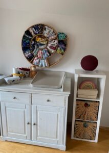 Meine Top 3 Tipps zum Einrichten des Kinderzimmers: helle Möbel und Wände sowie Naturmaterialien