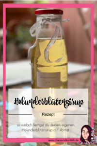 Mit diesem Rezept kannst du deinen Holunderblütensirup ganz einfach selbst auf Vorrat herstellen - ein Rezept von ChaosundKonfetti.de